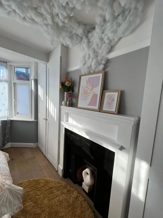 Comfortable 3 Bedroom House With Garden And Parking - Sleeps Up To 6 Catford 0*,
