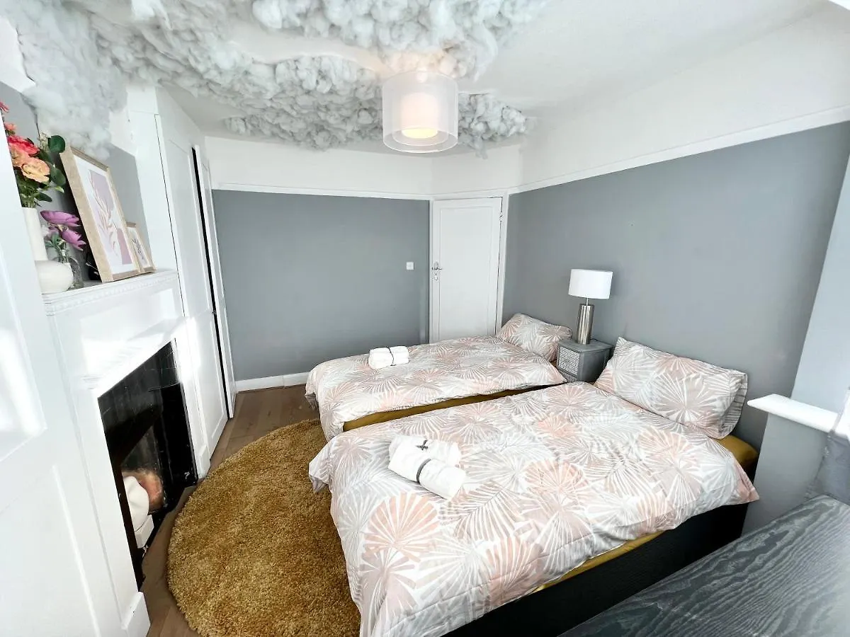 Holiday home Comfortable 3 Bedroom House With Garden And Parking - Sleeps Up To 6 Catford United Kingdom